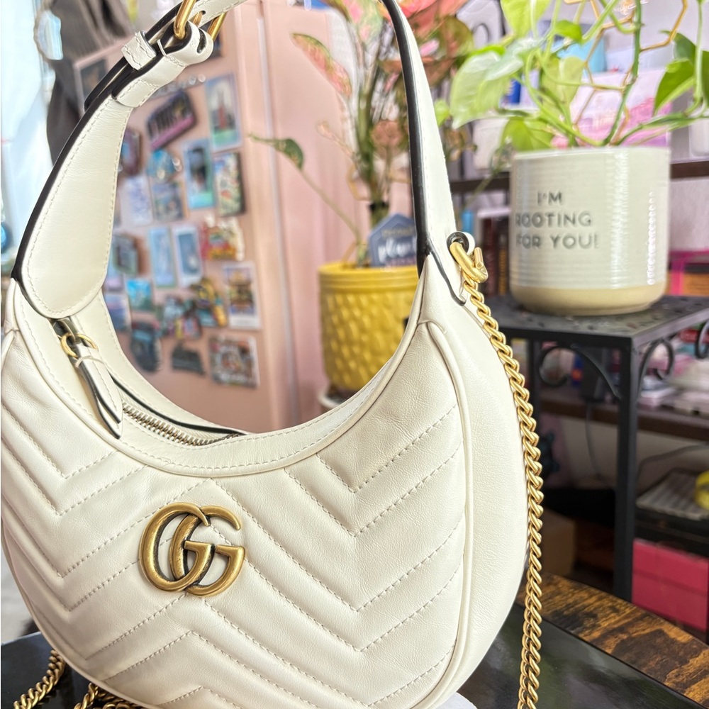 Gucci GG Marmont Chevron Crossbody Mini Half Moon Bag in Cream - Picture 3 of 11